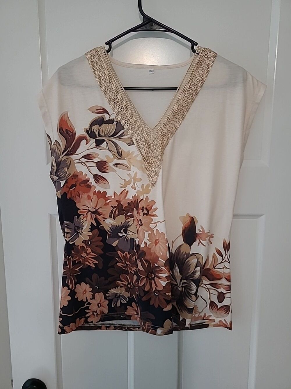 Sleevless Floal V Neck Ladies Top.